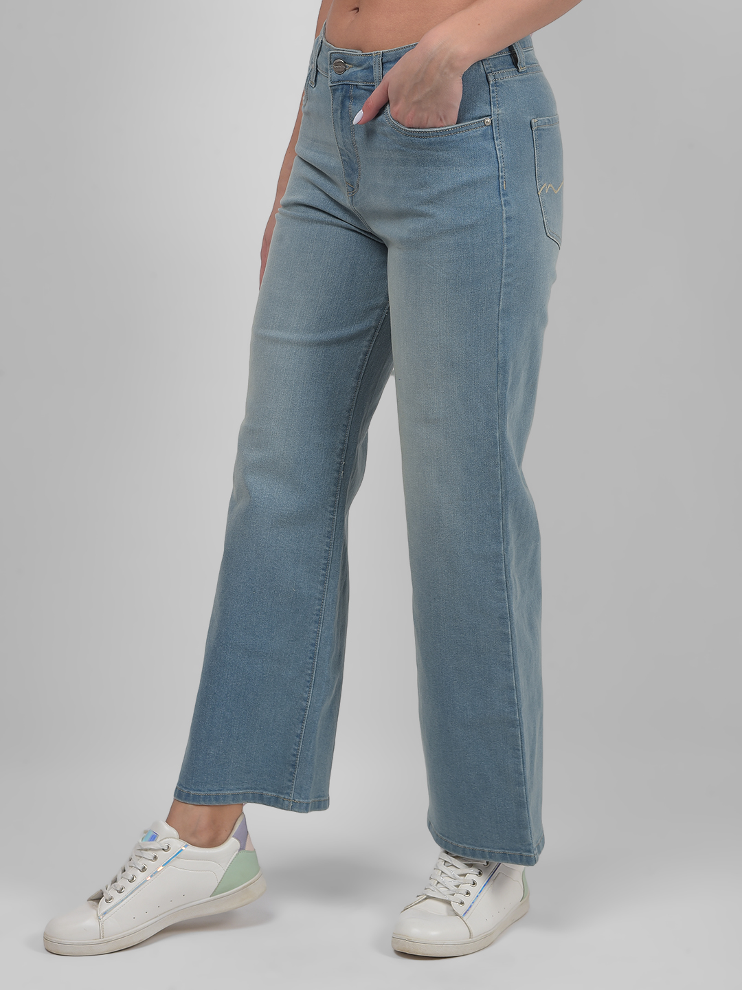 Numero Uno Women Solid Blue Jeans